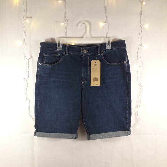 Levi's | Dark wash blue Bermuda jeans shorts - Picture 14 of 15